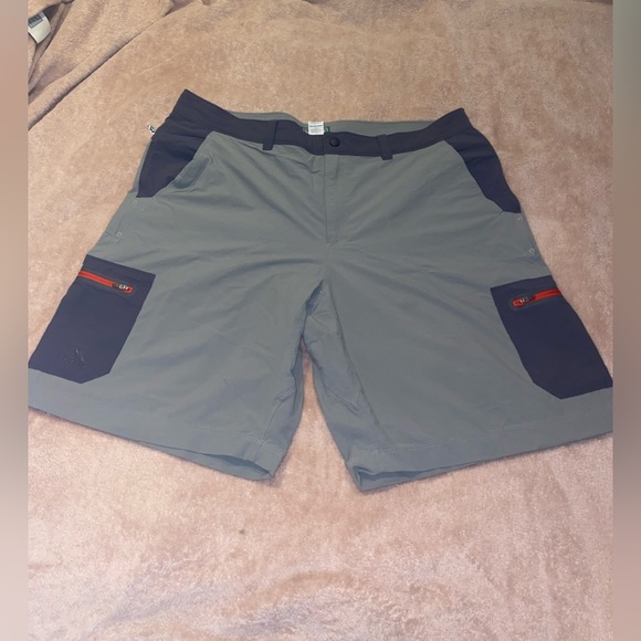 LLBean Cargo Shorts - Picture 1 of 4